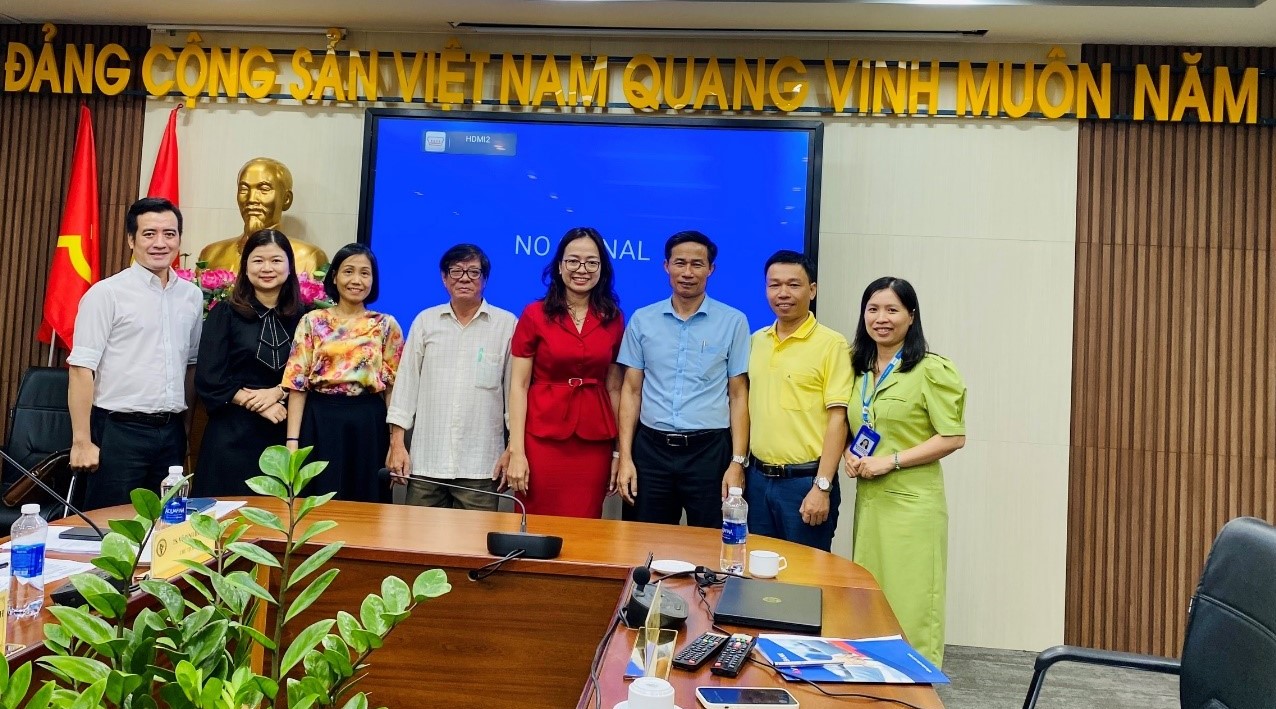 Tiến sĩ Phan Thị Thúy Quyên và Hội đồng tư vấn tuyển chọn
